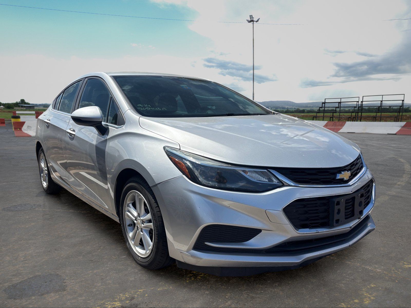 Used 2016 Chevrolet Cruze LT FWD image 2
