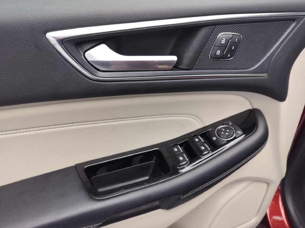 Used 2018 Ford Edge Titanium w/ Equipment Group 301A FWD image 7