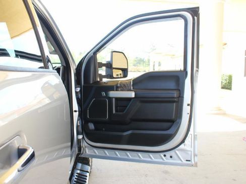 Used 2019 Ford F250 Lariat w/ Chrome Package image 28