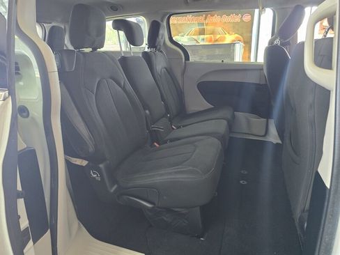 Used 2018 Chrysler Pacifica Touring Plus w/ Tire & Wheel Group image 16