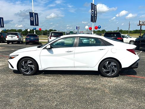 Used 2025 Hyundai Elantra SEL FWD image 5