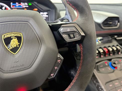 Used 2018 Lamborghini Huracan Performante AWD/4WD image 22