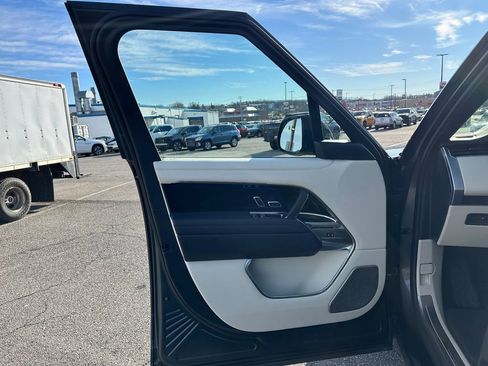 Used 2024 Land Rover Range Rover Autobiography image 19