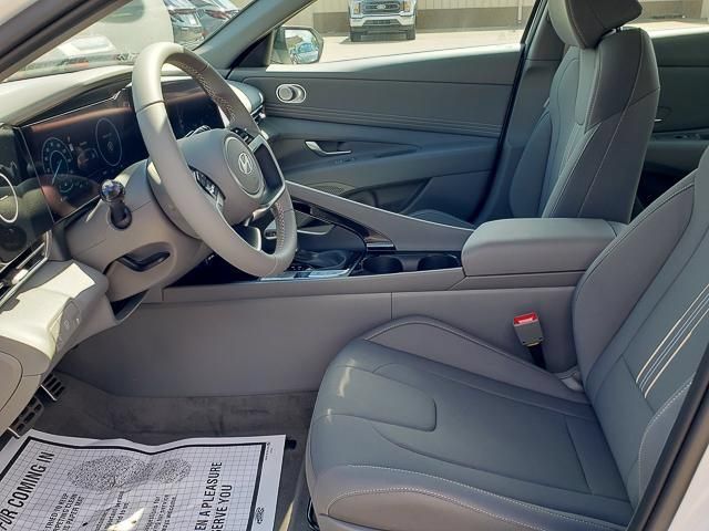 New 2025 Hyundai Elantra SEL FWD image 7