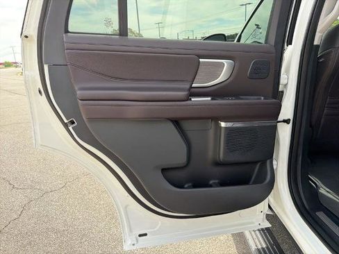 Certified 2025 Ford Expedition Platinum w/ Platinum Ultimate Package AWD/4WD image 16