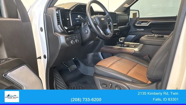 Used 2024 Chevrolet Silverado 1500 High Country w/ Technology Package AWD/4WD image 14