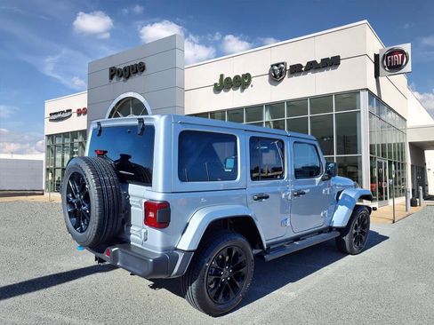 Used 2024 Jeep Wrangler Unlimited Sahara image 2