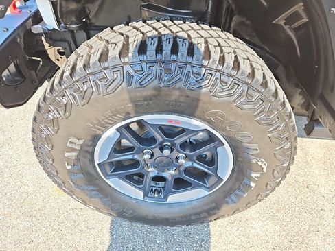 Used 2019 Jeep Wrangler Unlimited Rubicon w/ Dual Top Group AWD/4WD image 10