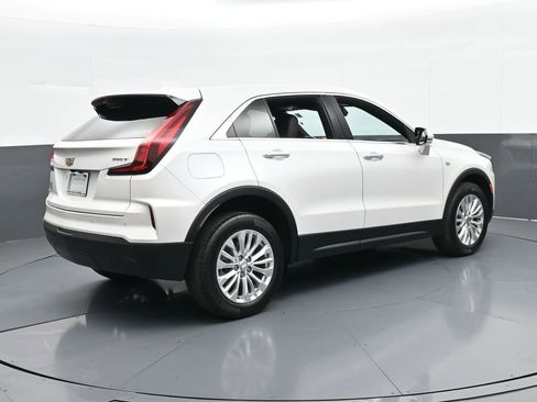 Used 2024 Cadillac XT4 Luxury w/ Cold Weather Package image 6