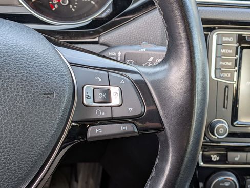 Used 2017 Volkswagen Jetta SEL image 21