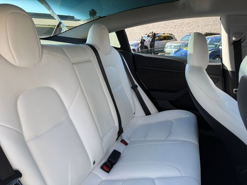 Used 2023 Tesla Model 3 Standard Range image 18