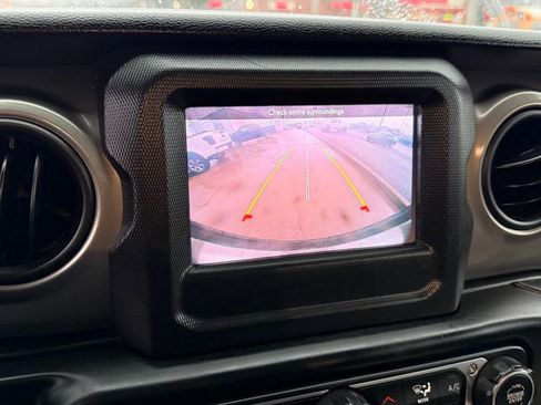 Used 2021 Jeep Wrangler Unlimited Sport image 19