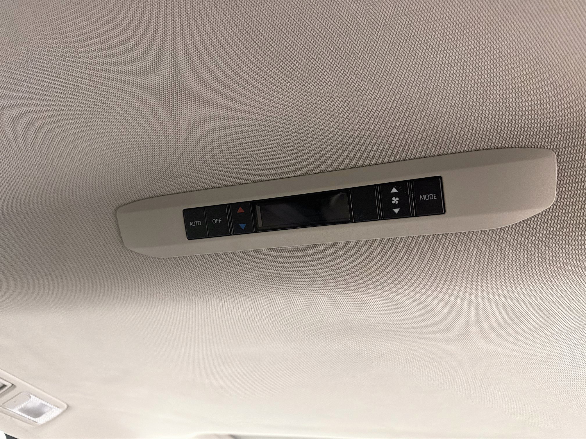 Used 2022 Toyota Sienna LE w/ LE Plus Package FWD image 34