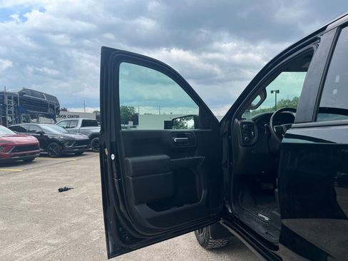 Used 2021 Chevrolet Silverado 1500 Custom Trail Boss w/ Midnight Edition AWD/4WD image 16