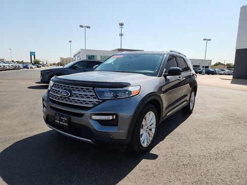 Used 2023 Ford Explorer Limited w/ Limited Technology Package RWD image 3