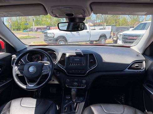 Used 2021 Jeep Cherokee Latitude Plus w/ Sun & Sound Group AWD/4WD image 25