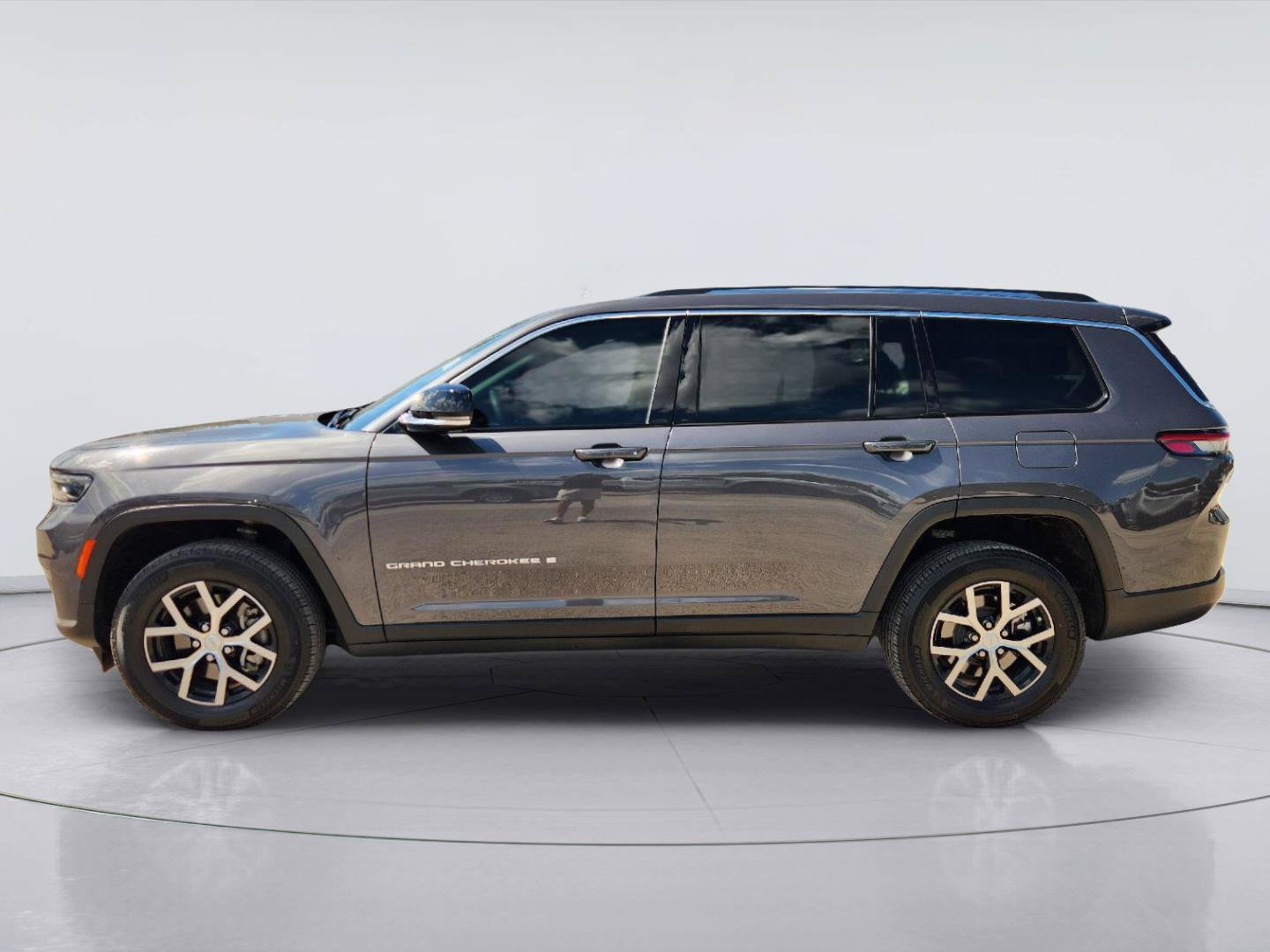 Used 2023 Jeep Grand Cherokee L Limited RWD image 4