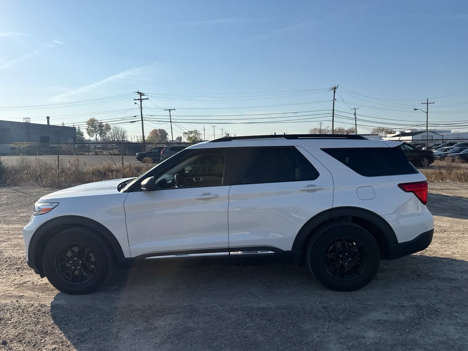 Used 2021 Ford Explorer XLT w/ Equipment Group 202A AWD/4WD image 12