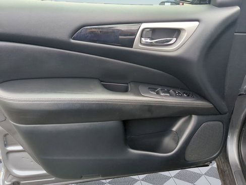 Used 2020 Nissan Pathfinder S image 10