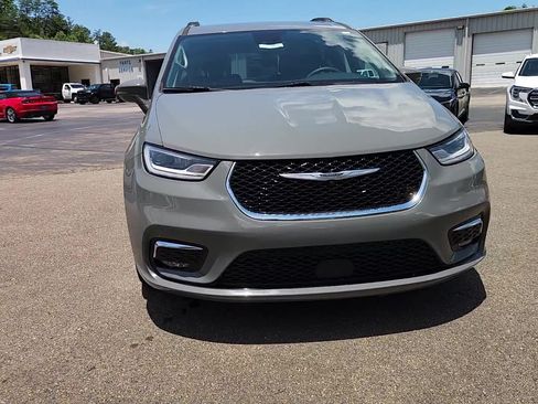 Used 2022 Chrysler Pacifica Touring-L FWD image 7