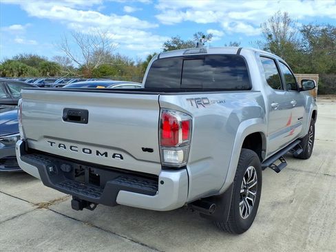 Used 2022 Toyota Tacoma TRD Sport w/ Technology Package image 3