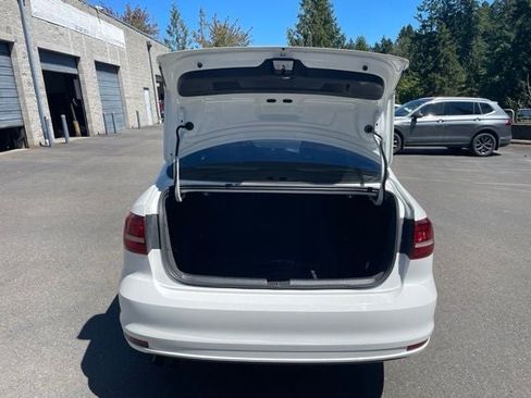 Used 2017 Volkswagen Jetta SE FWD image 11