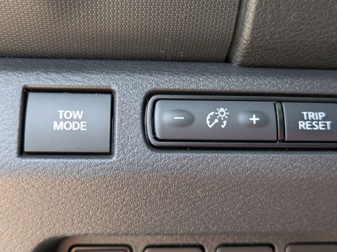 Used 2022 Nissan Frontier PRO-4X w/ Technology Package image 28