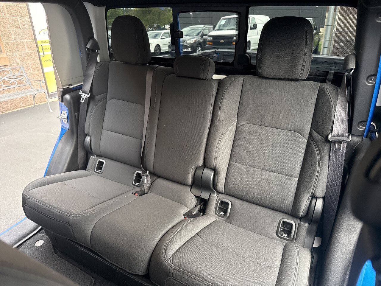 Used 2022 Jeep Gladiator Sport AWD/4WD image 31