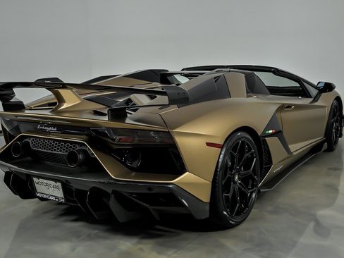 Used 2021 Lamborghini Aventador SVJ AWD/4WD image 14