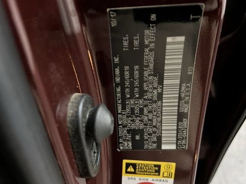 Used 2018 Toyota Highlander XLE AWD/4WD image 34