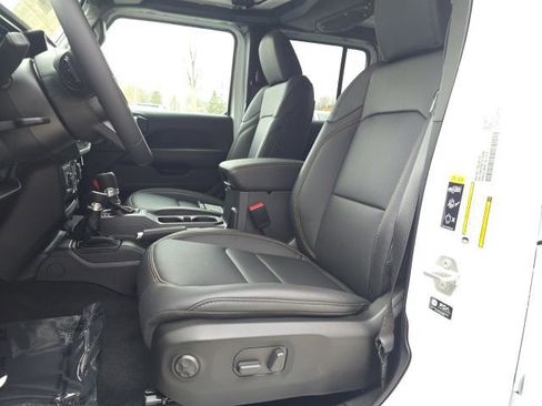 New 2026 Jeep Gladiator Sport AWD/4WD image 9