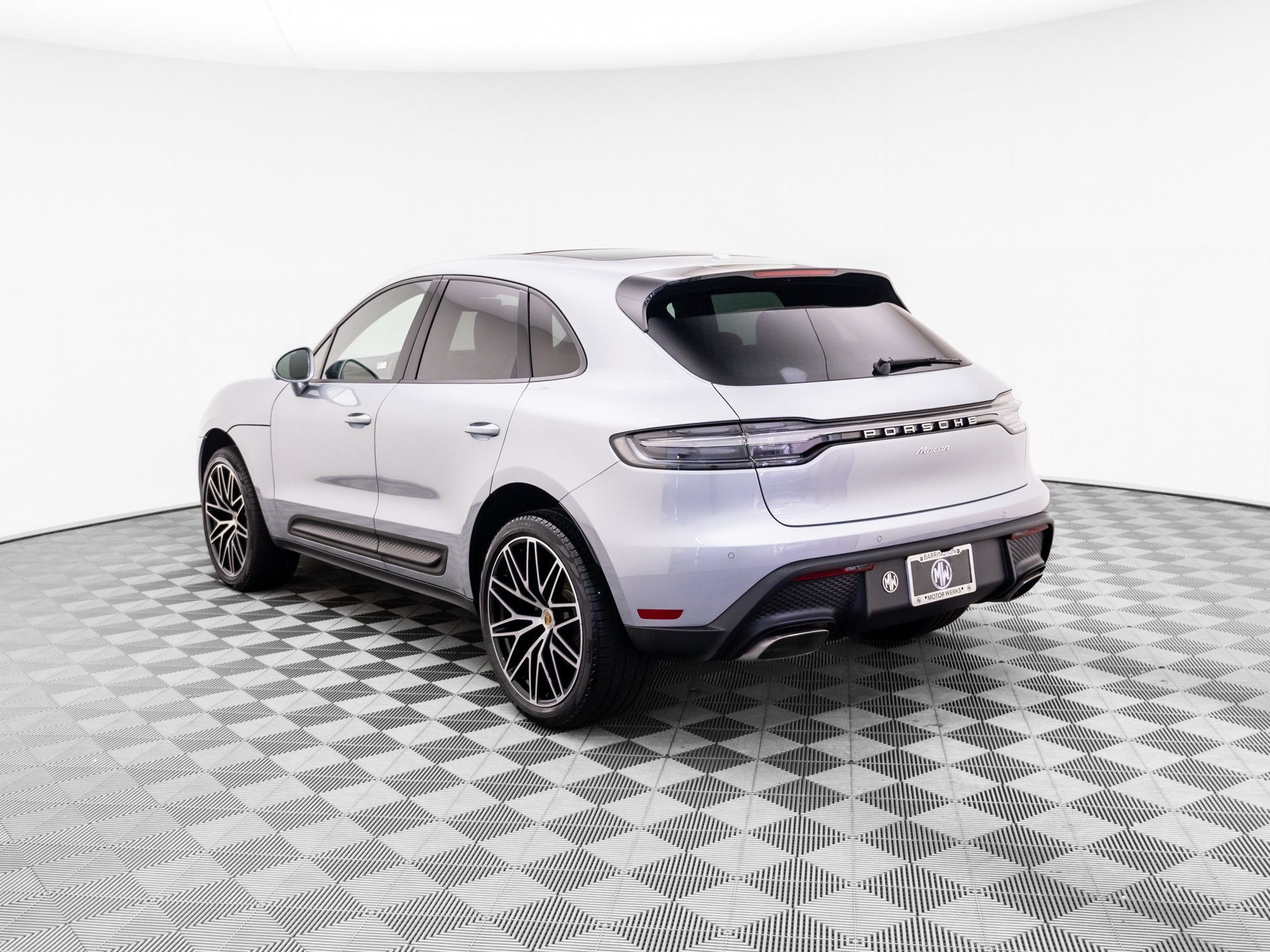 Certified 2026 Porsche Macan AWD/4WD image 3