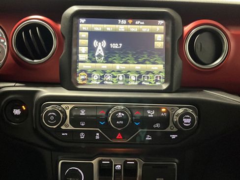Used 2022 Jeep Gladiator Rubicon AWD/4WD image 12