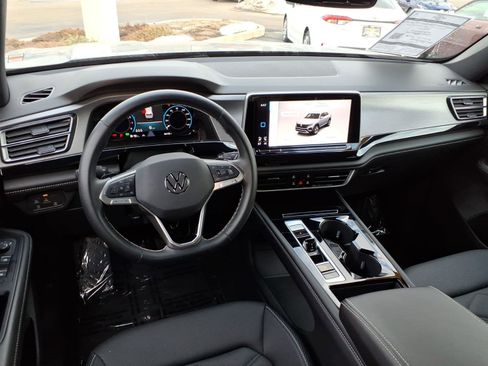 Used 2025 Volkswagen Atlas Cross Sport SE image 5