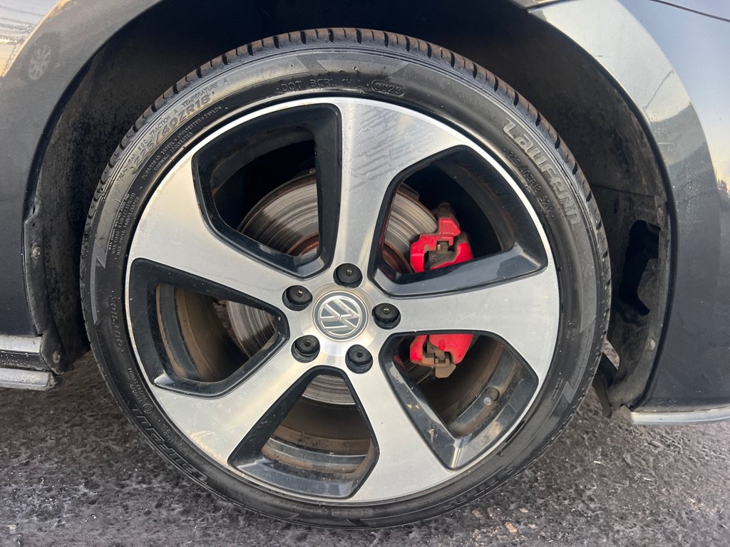 Used 2017 Volkswagen Golf 4-Door FWD image 38