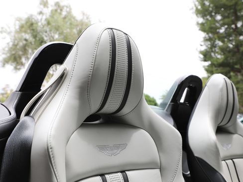 Used 2023 Aston Martin V8 Vantage Roadster RWD image 24