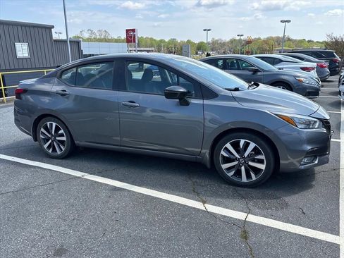 Used 2020 Nissan Versa SR image 5