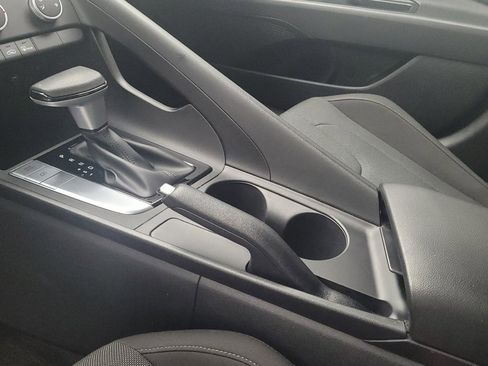 Used 2025 Hyundai Elantra SE FWD image 26