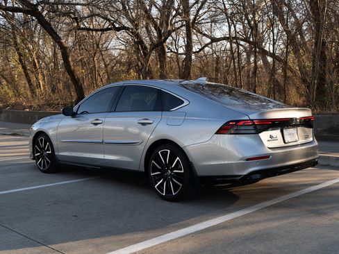 Used 2023 Honda Accord Touring image 7