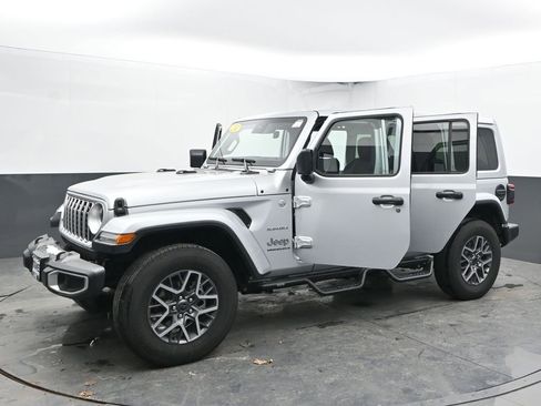 Used 2024 Jeep Wrangler Sahara image 47