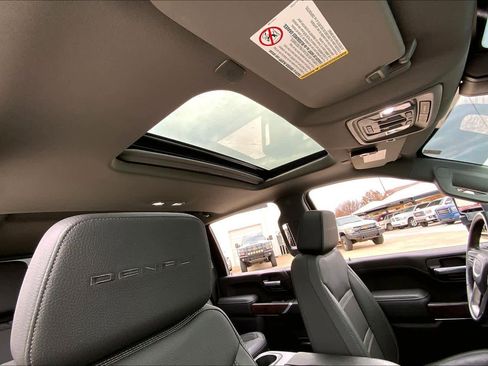 Used 2022 GMC Sierra 3500 Denali image 13