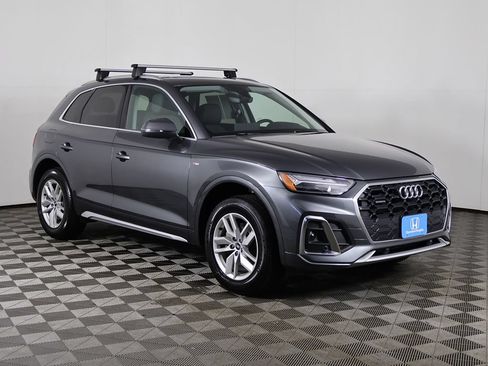 Used 2023 Audi Q5 2.0T Premium w/ Convenience Package AWD/4WD image 2