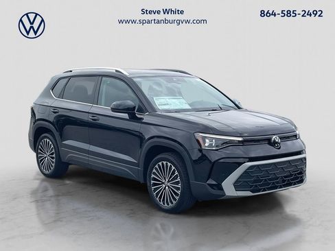 New 2026 Volkswagen Taos SE FWD image 1