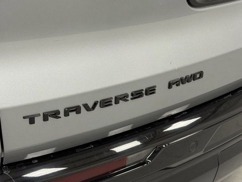 Used 2024 Chevrolet Traverse RS image 7