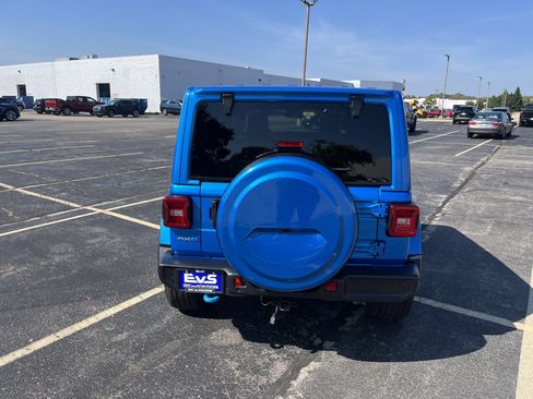 Used 2022 Jeep Wrangler Unlimited Sahara w/ Cold Weather Group image 5