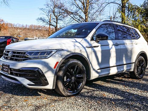 Used 2022 Volkswagen Tiguan SE R-Line image 3