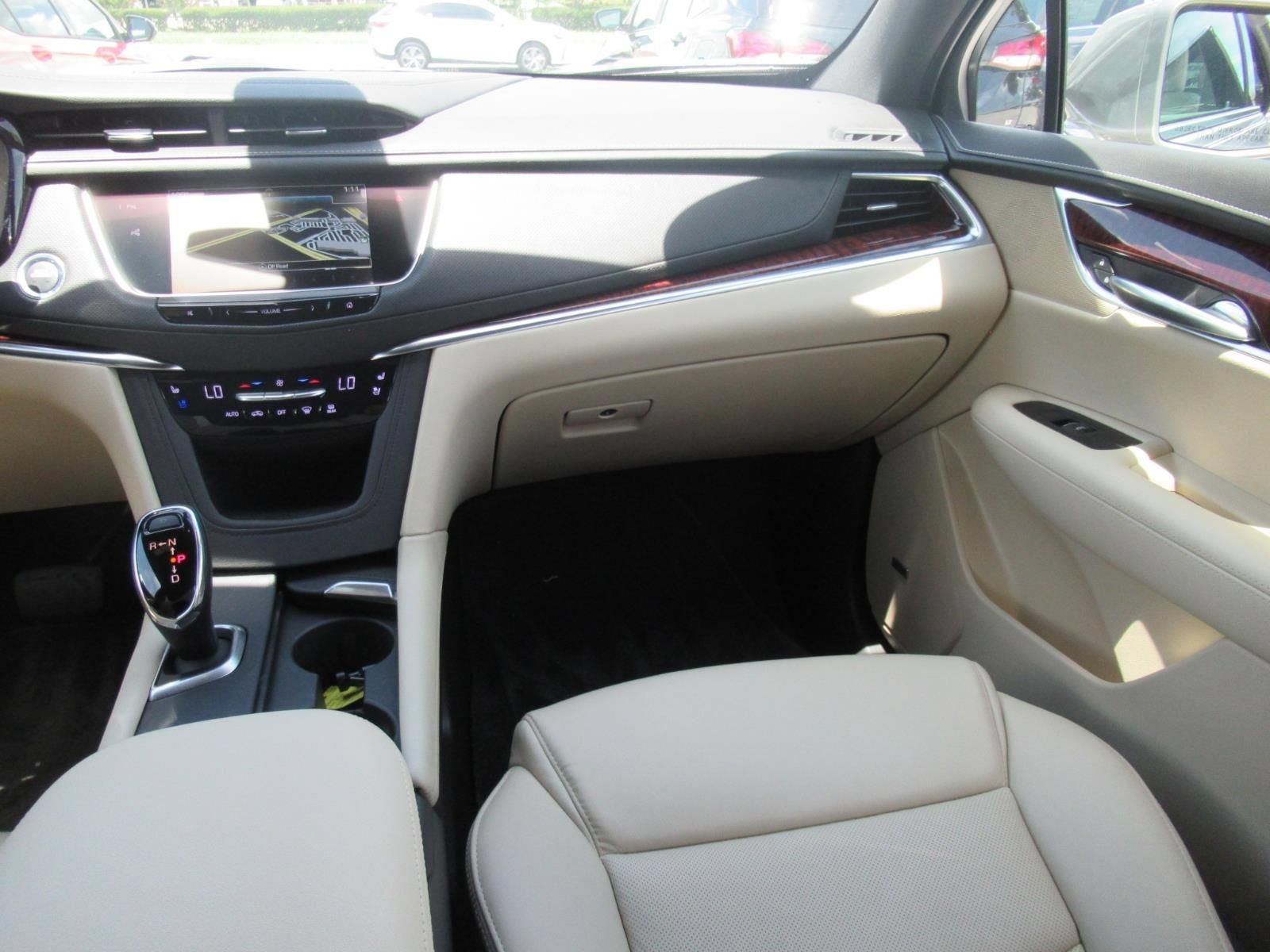 Used 2018 Cadillac XT5 Premium Luxury w/ Driver Assist Package AWD/4WD image 14
