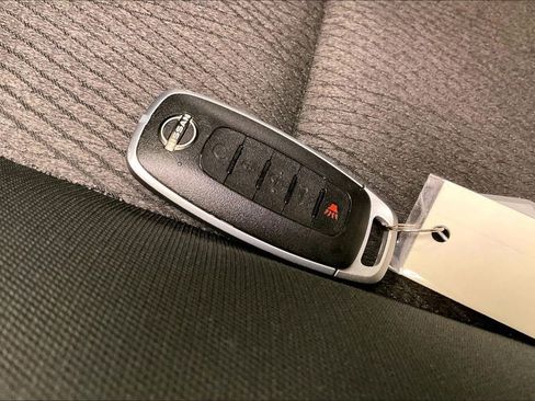 Used 2025 Nissan Rogue SV image 9