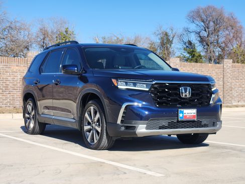 Used 2024 Honda Pilot Touring image 4