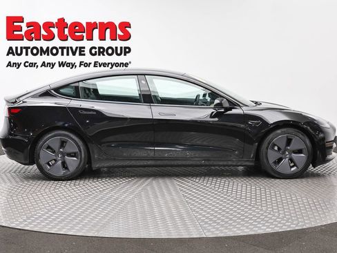 Used 2021 Tesla Model 3 Standard Range Plus image 4
